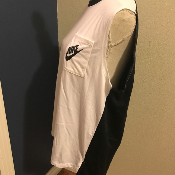 Nike black and white tank - Picture 2 of 3